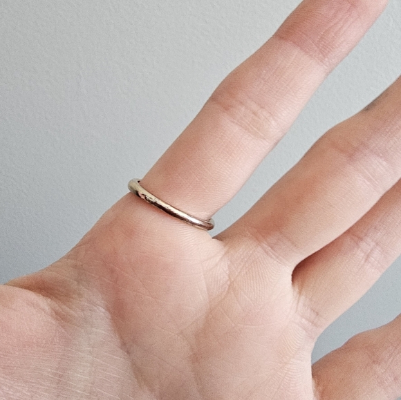 Gold colored ring with rhinestones size 7/8 - Picture 3 of 4